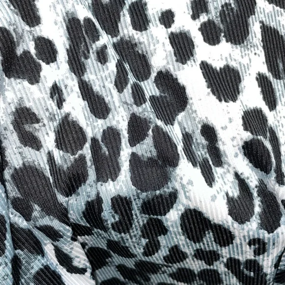 Leopard Print mock turtle neck Long Sleeve Top - Picture 9 of 9
